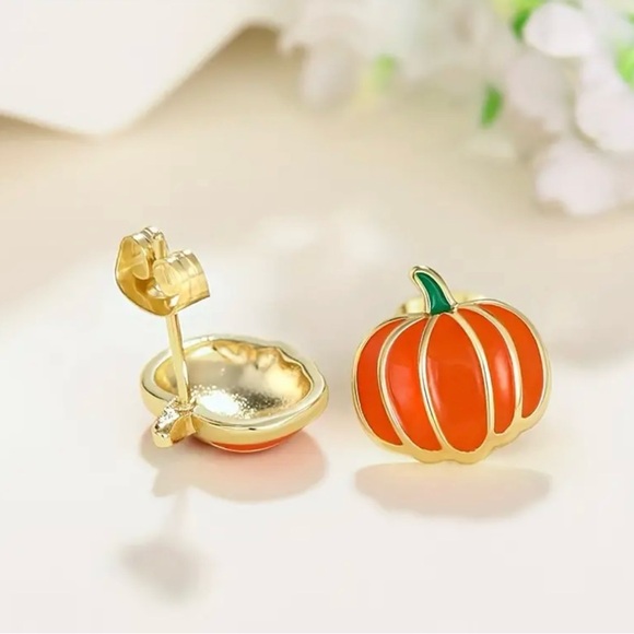 NWT Pumpkin Stud Earrings - Picture 2 of 4